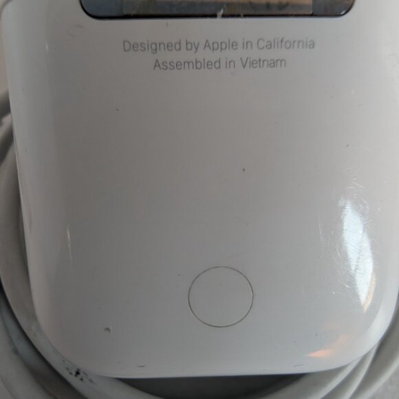 Apple AirPods 2nd Generation with Charging Case - White - Picture 11 of 11